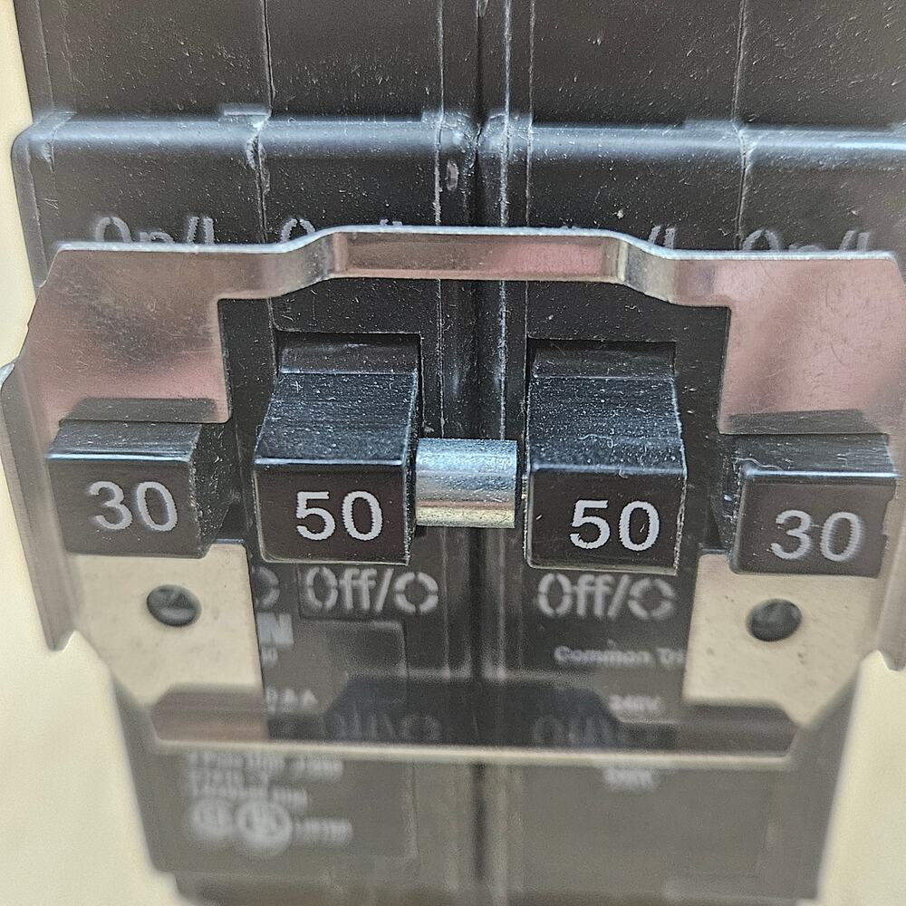 Eaton BQ220230 Quadplex Circuit Breaker 0A/30A Quad-Pole, Independent trip NEW